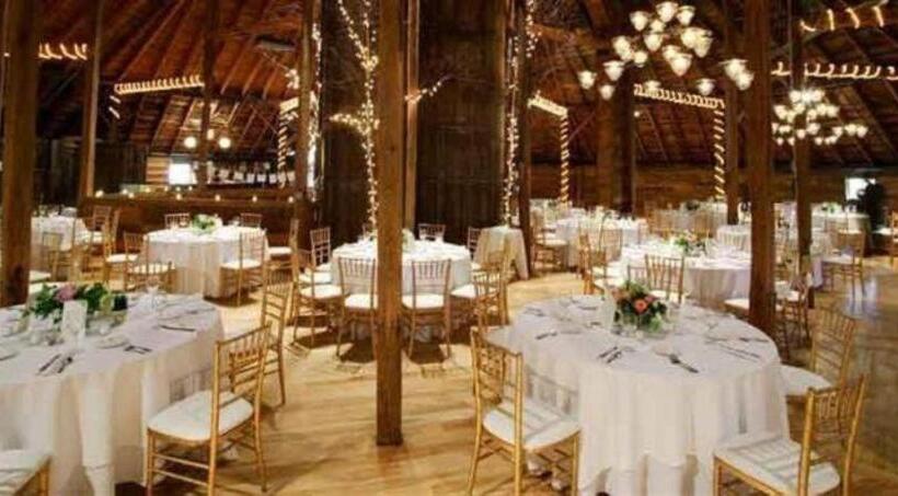 בית מלון כפרי The Inn At Round Barn Farm