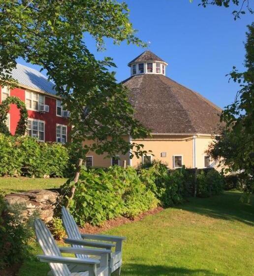 בית מלון כפרי The Inn At Round Barn Farm