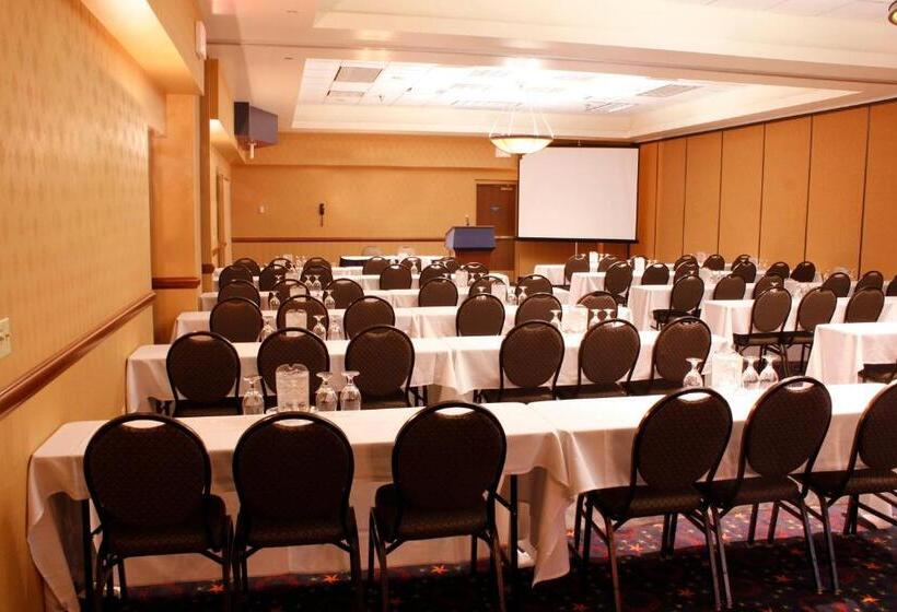 هتل The Inn On Lake Superior