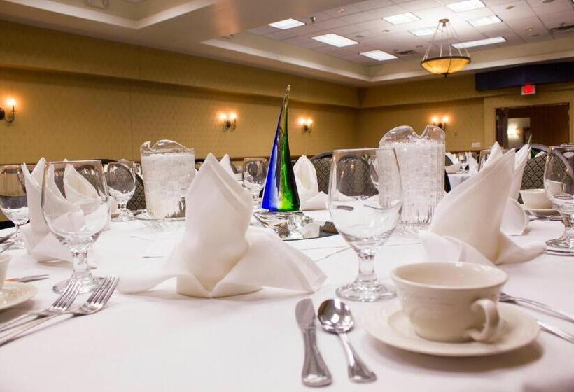 هتل The Inn On Lake Superior