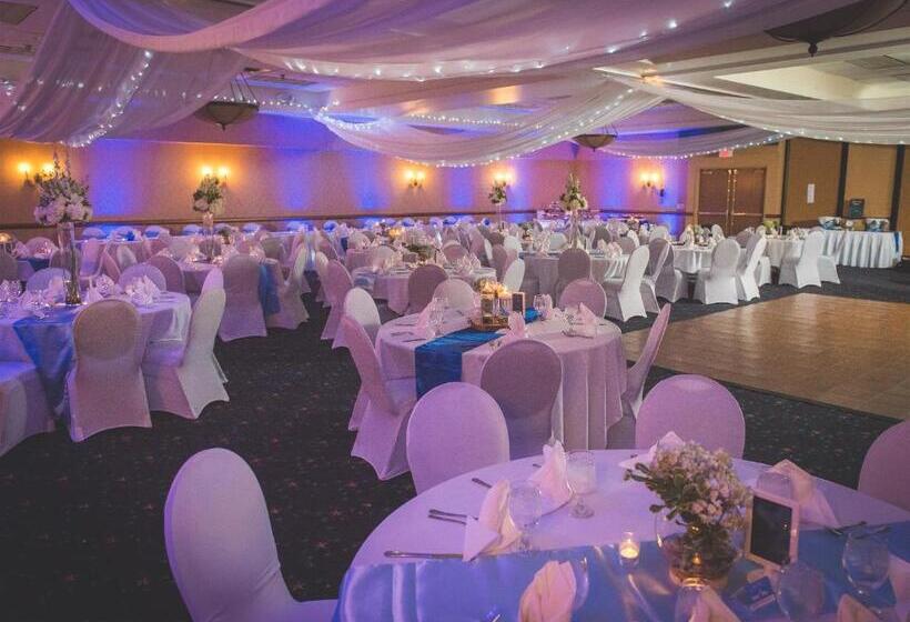 هتل The Inn On Lake Superior