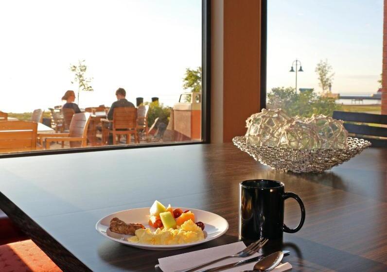 هتل The Inn On Lake Superior