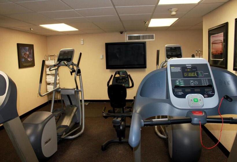 هتل The Inn On Lake Superior