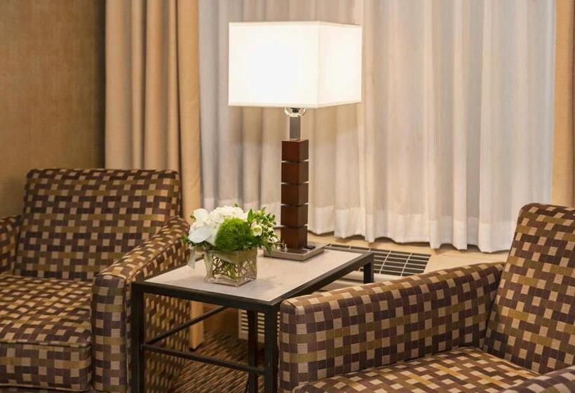 هتل The Inn On Lake Superior