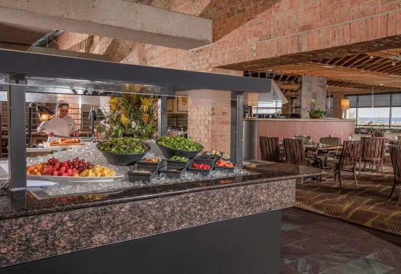 Отель The Inverness Denver, a Hilton Golf & Spa Resort
