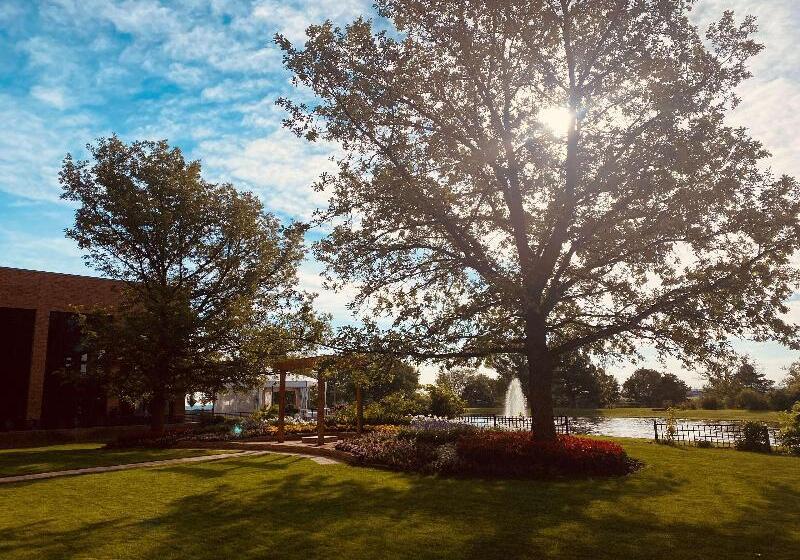 Отель The Inverness Denver, a Hilton Golf & Spa Resort