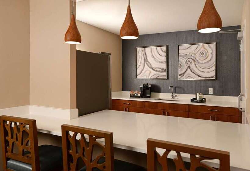 Отель The Inverness Denver, a Hilton Golf & Spa Resort