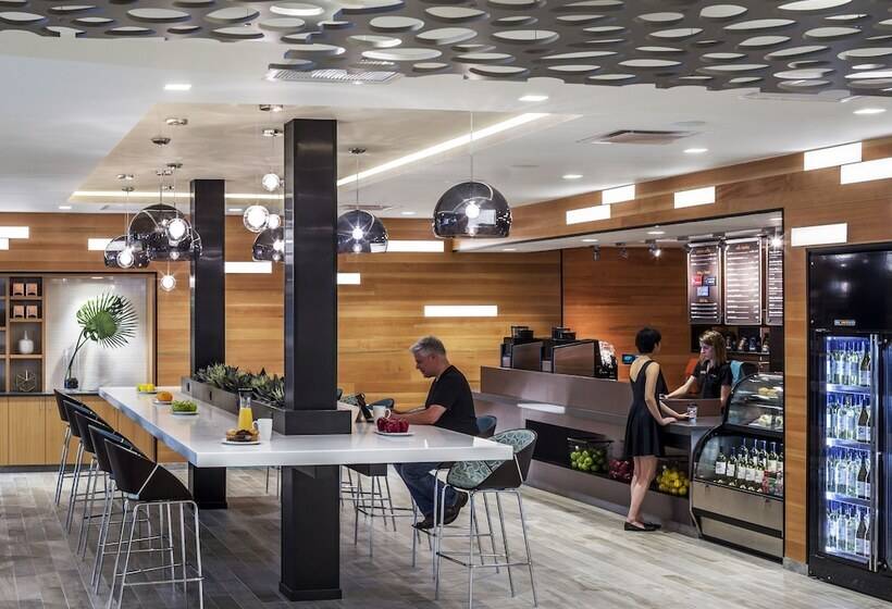 استراحتگاه Lodge Geneva National