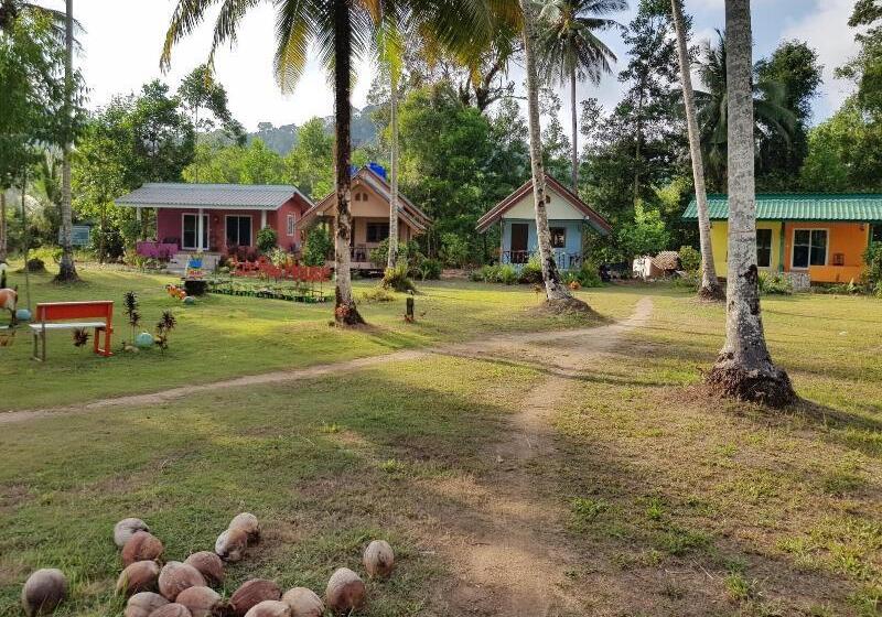 هتل Lee Red House