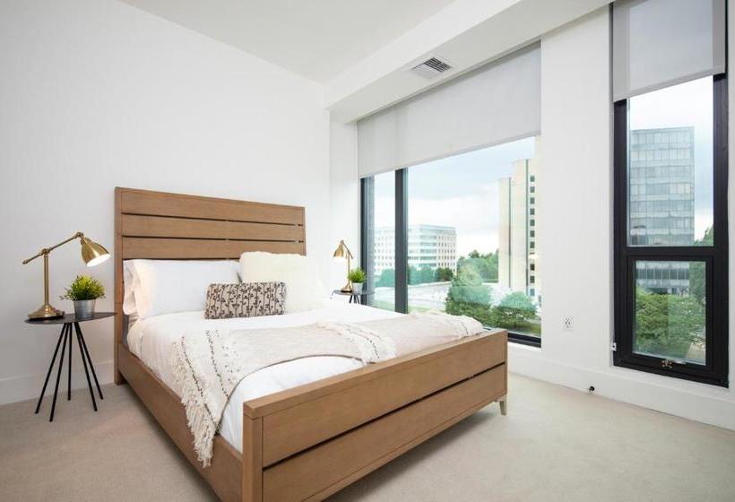 בית מלון כפרי Why Tysons Corner  Luxe Suites Greensboro Dr