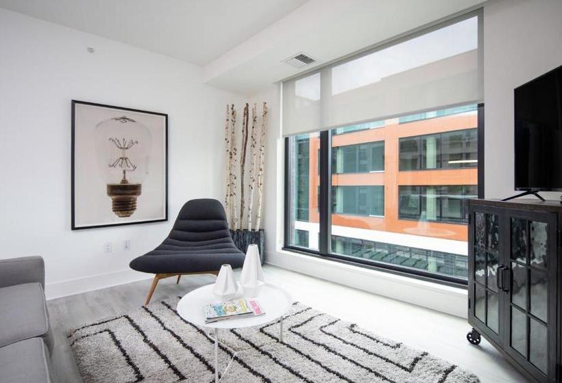 בית מלון כפרי Why Tysons Corner  Luxe Suites Greensboro Dr