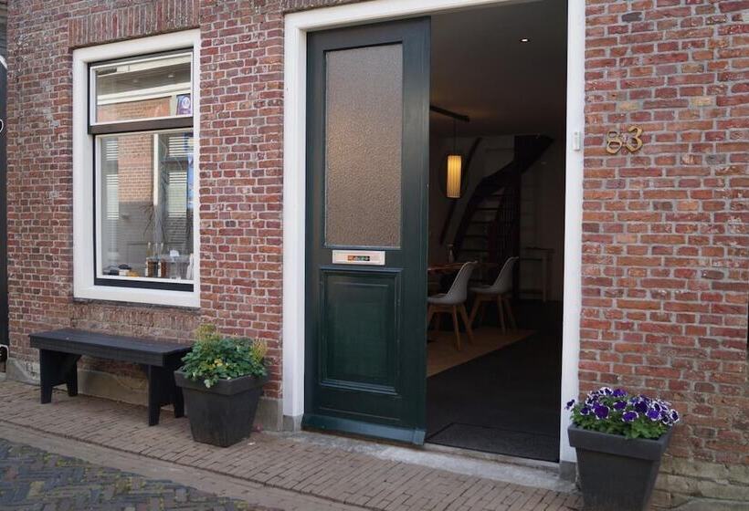 مبيت وإفطار Mid83