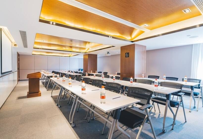 Atour Hotel Wanbang Plaza Hanzhong