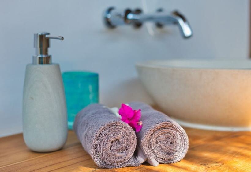 مبيت وإفطار Segara Lombok Beach Resort
