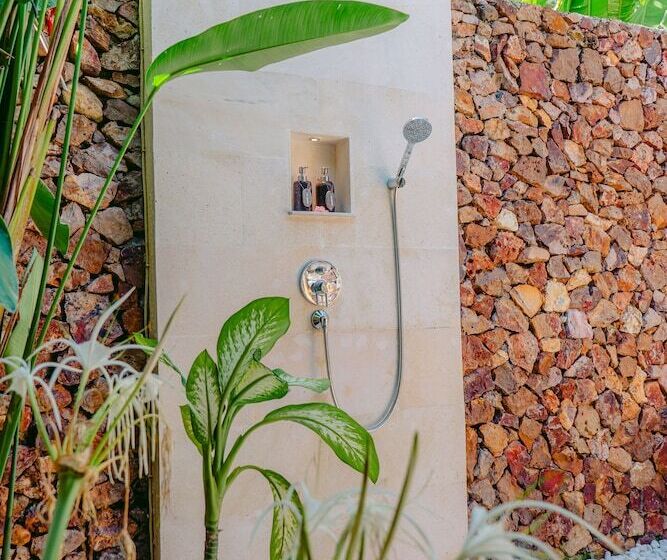 مبيت وإفطار Segara Lombok Beach Resort