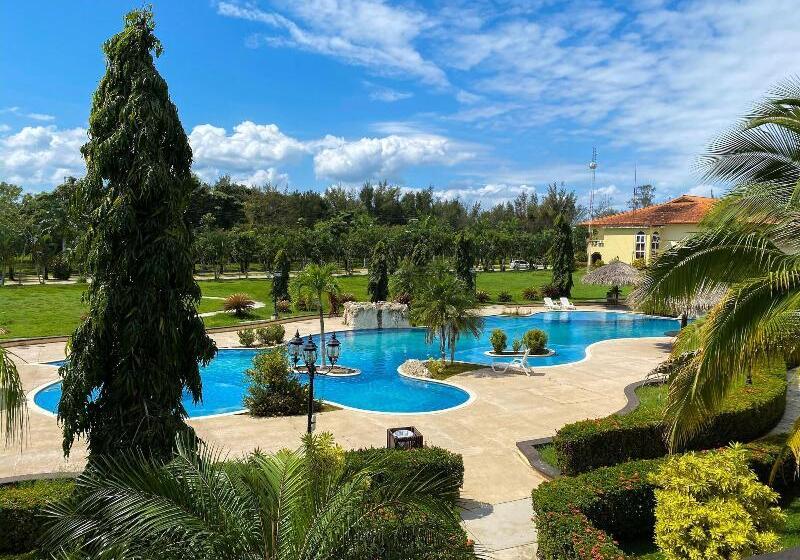 هتل La Ensenada Beach Resort  All Inclusive