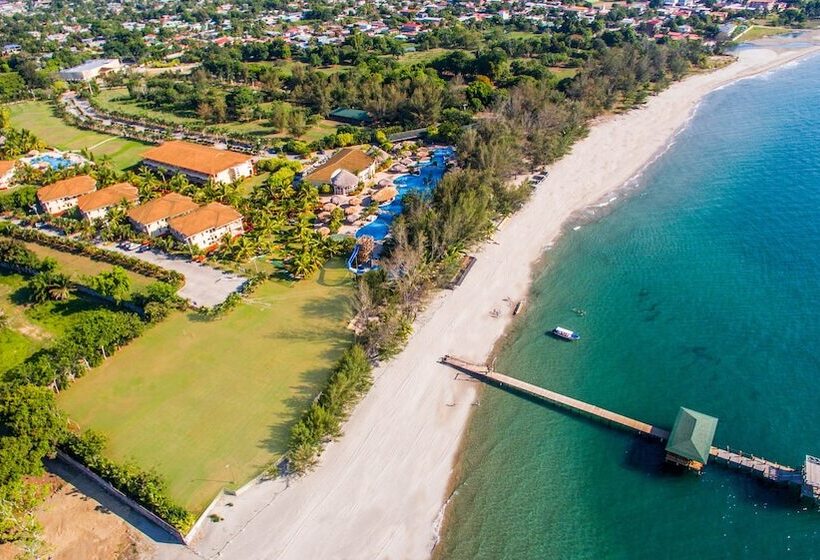 هتل La Ensenada Beach Resort  All Inclusive