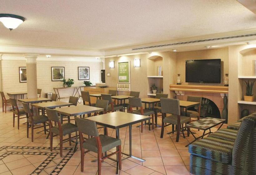 Отель Baymont By Wyndham Houston La Porte