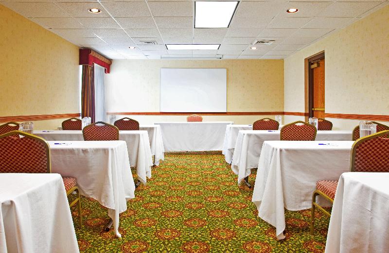 هتل Candlewood Suites Grand Rapids Airport, An Ihg