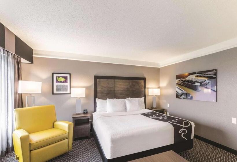 هتل La Quinta By Wyndham Austin At The Domain