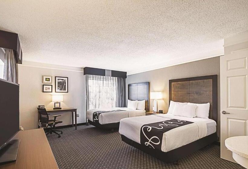 هتل La Quinta By Wyndham Austin At The Domain