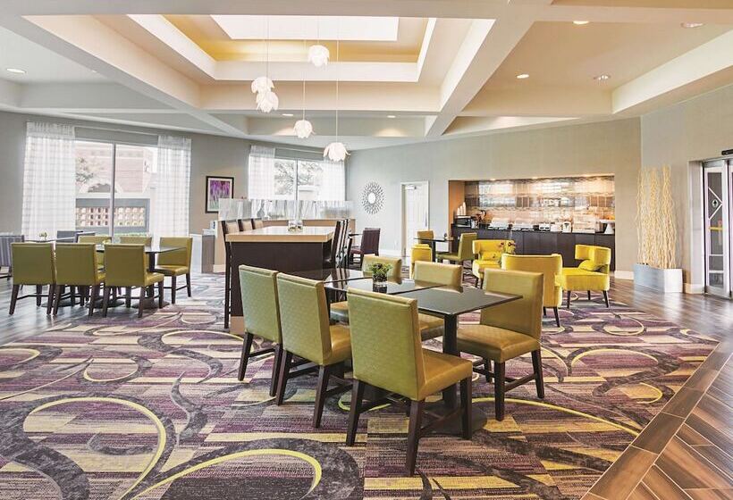 هتل La Quinta Inn & Suites By Wyndham Fort Worth City View