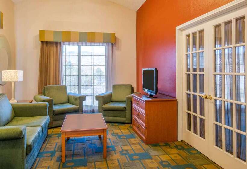 هتل La Quinta Inn By Wyndham Colorado Springs Garden Of The Gods
