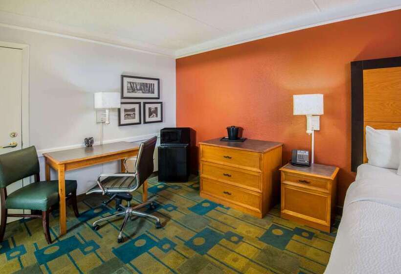 هتل La Quinta Inn By Wyndham Colorado Springs Garden Of The Gods