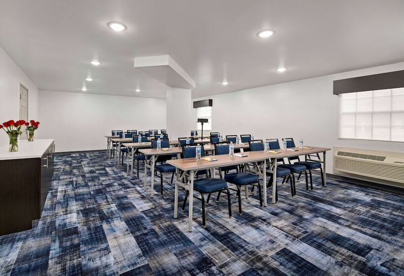 호텔 La Quinta Inn By Wyndham Columbus Airport Area