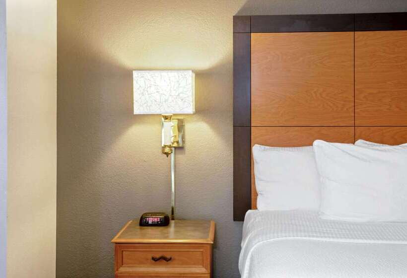 Отель La Quinta Inn By Wyndham Denver Golden