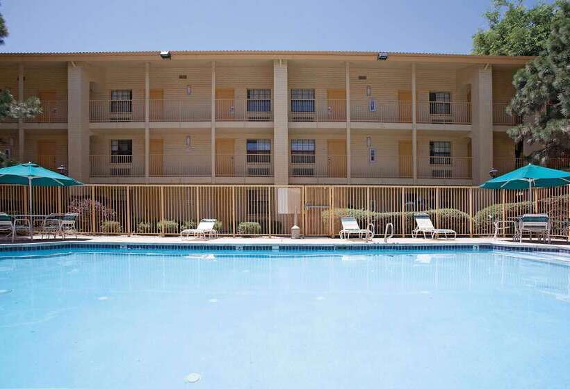 Отель La Quinta Inn By Wyndham Denver Golden