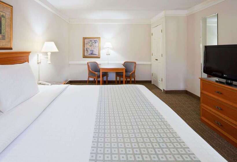 בית מלון כפרי La Quinta Inn By Wyndham Tallahassee North