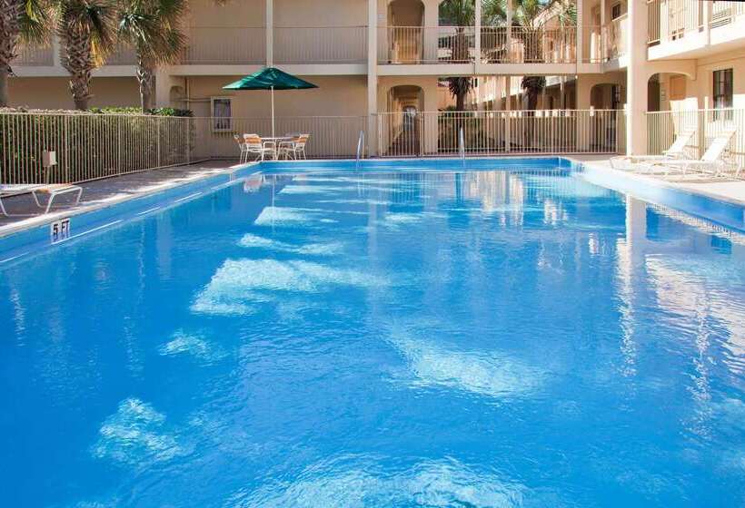בית מלון כפרי La Quinta Inn By Wyndham Tallahassee North
