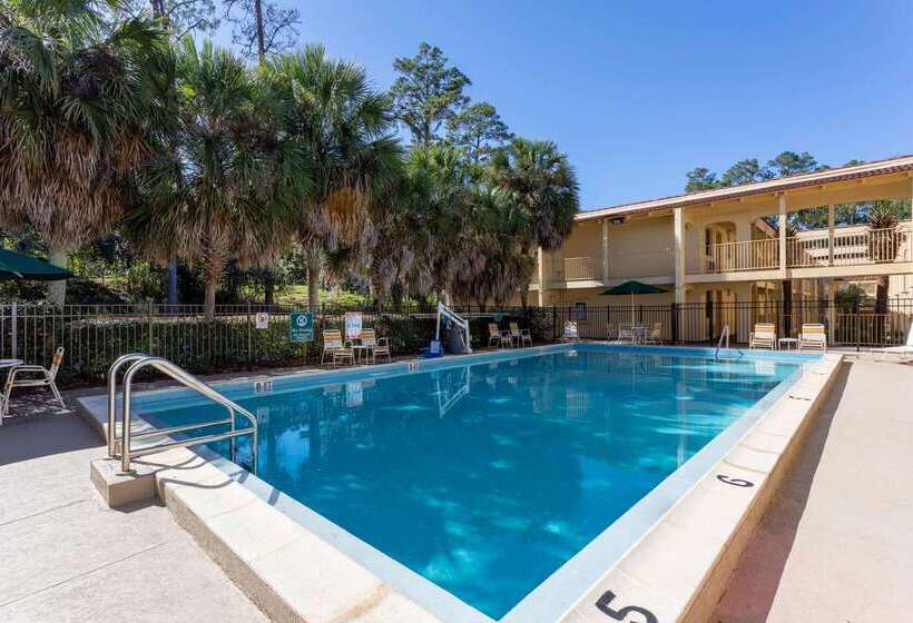 בית מלון כפרי La Quinta Inn By Wyndham Tallahassee North