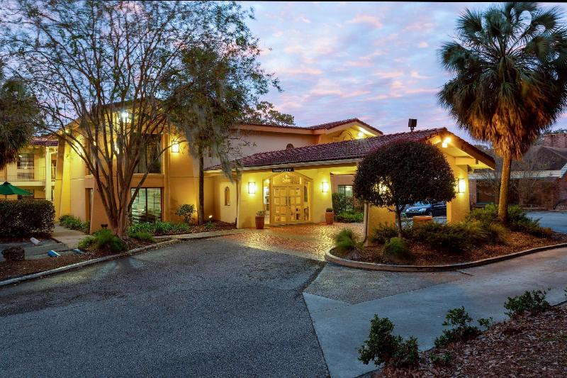 בית מלון כפרי La Quinta Inn By Wyndham Tallahassee North