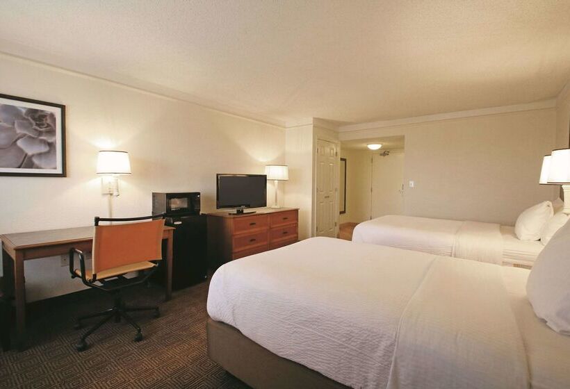 בית מלון כפרי La Quinta By Wyndham Coral Springs University Dr