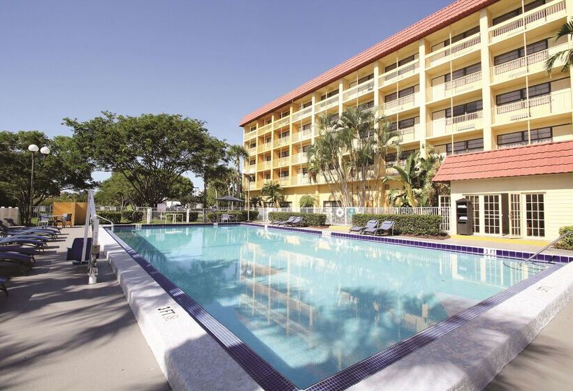 בית מלון כפרי La Quinta By Wyndham Coral Springs University Dr