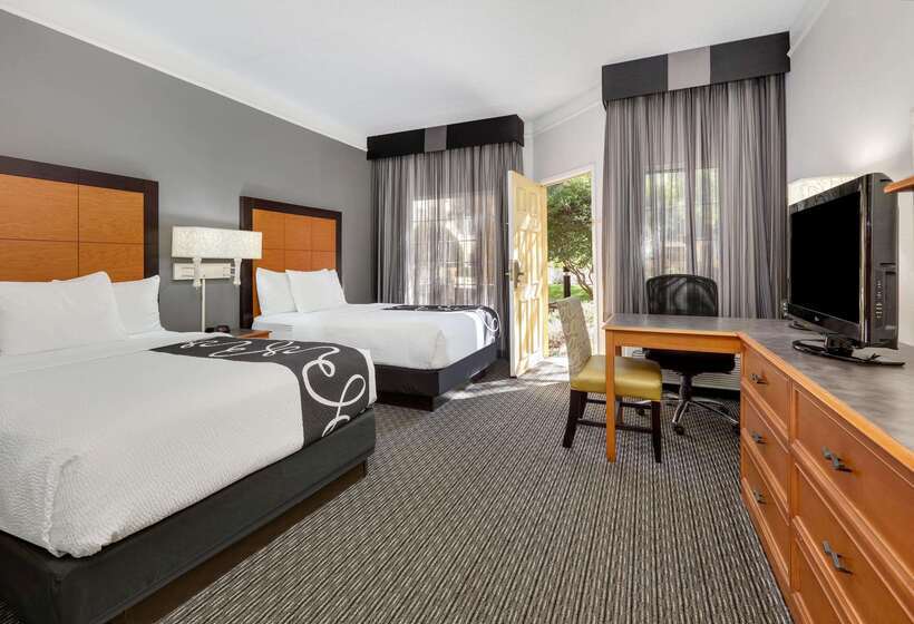 هتل La Quinta By Wyndham Dallas   Addison Galleria