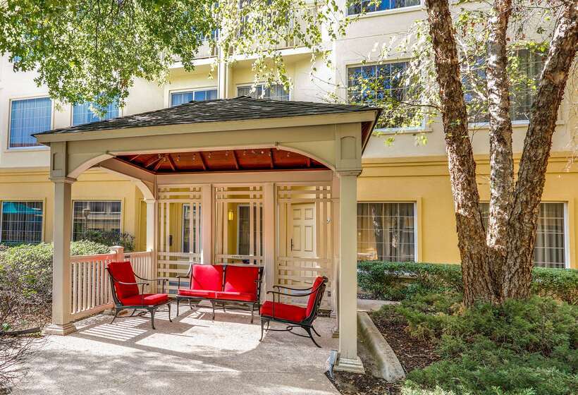 هتل La Quinta By Wyndham Dallas   Addison Galleria