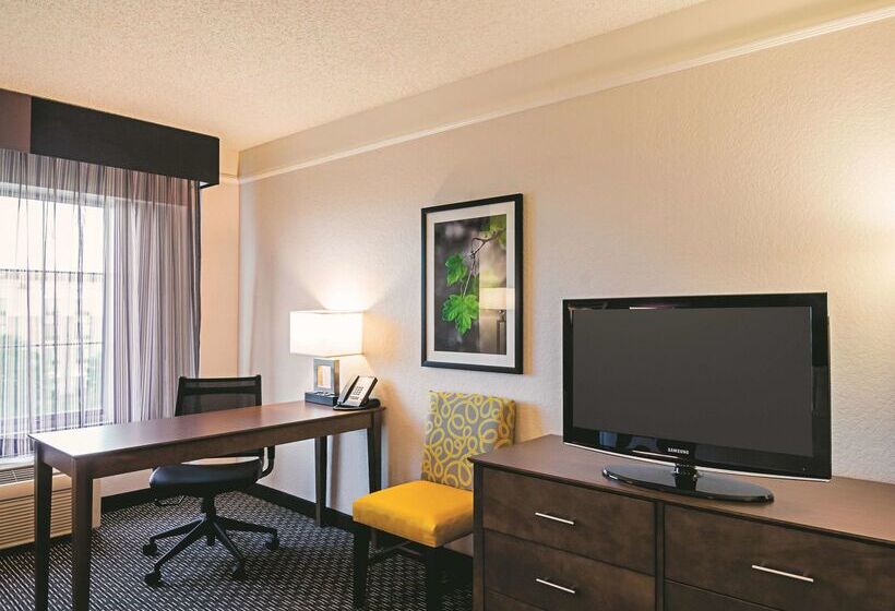هتل La Quinta By Wyndham Denver Airport Dia