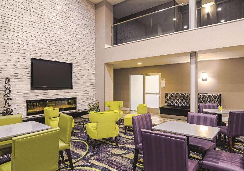 هتل La Quinta By Wyndham Denver Airport Dia