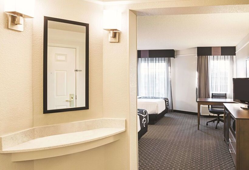 هتل La Quinta By Wyndham Fort Worth North