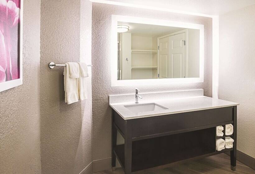 هتل La Quinta By Wyndham Fort Worth North
