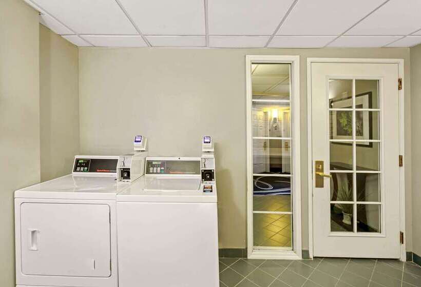 هتل La Quinta By Wyndham Houston West Park 10