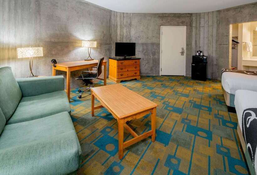 هتل La Quinta Inn & Suites By Wyndham Irvine Spectrum