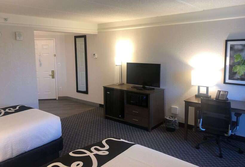 فندق La Quinta Inn & Suites By Wyndham Panama City