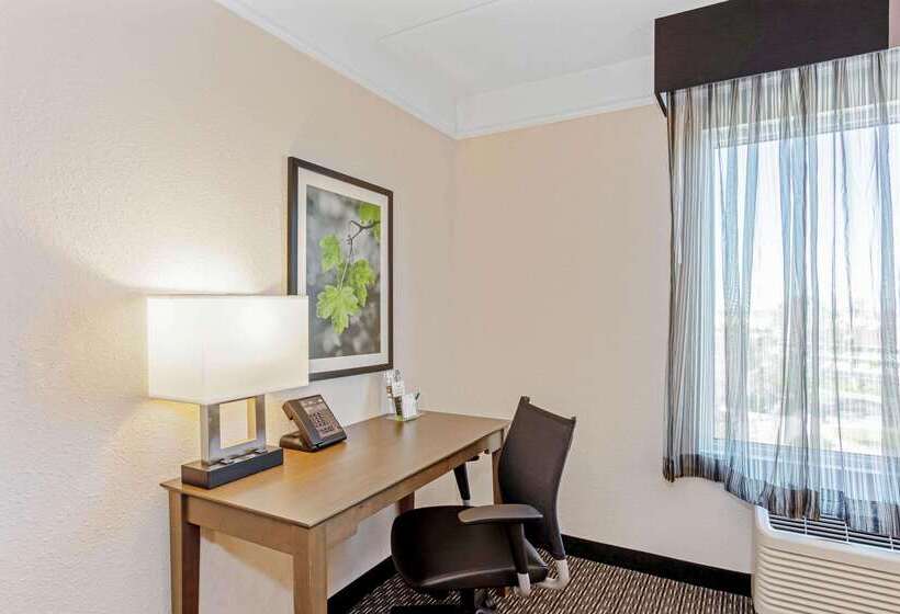 فندق La Quinta Inn & Suites By Wyndham Panama City