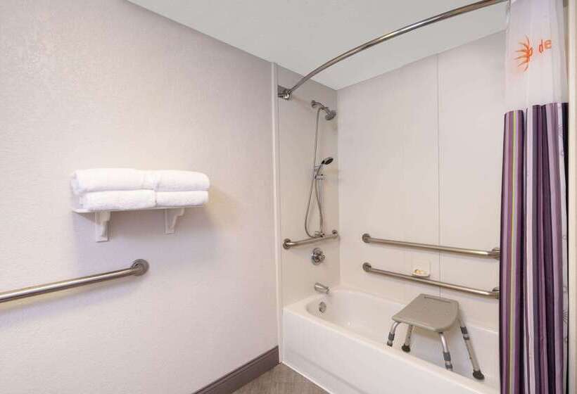 هتل La Quinta By Wyndham Pueblo