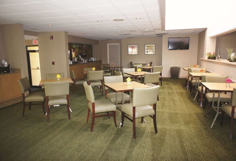 Отель La Quinta By Wyndham Round Rock North