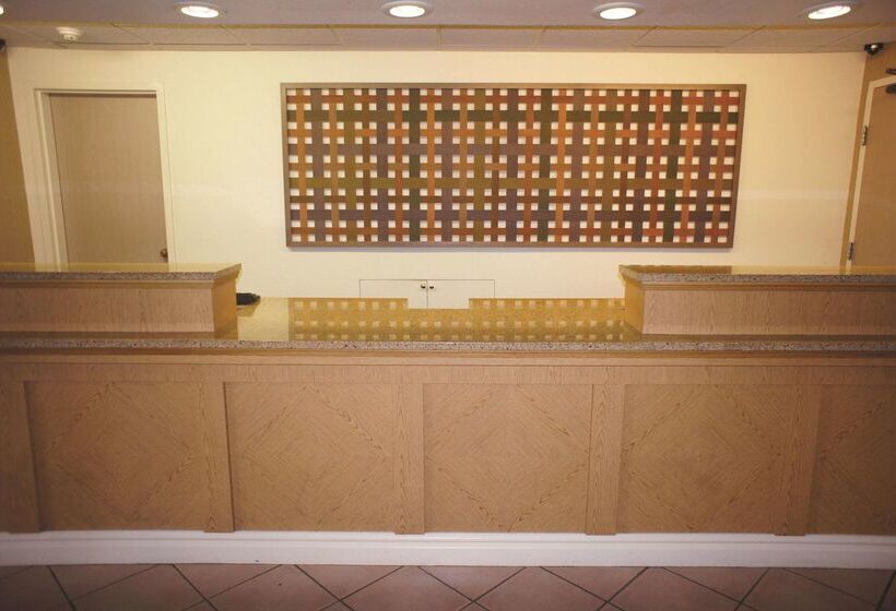 Отель La Quinta By Wyndham Round Rock North